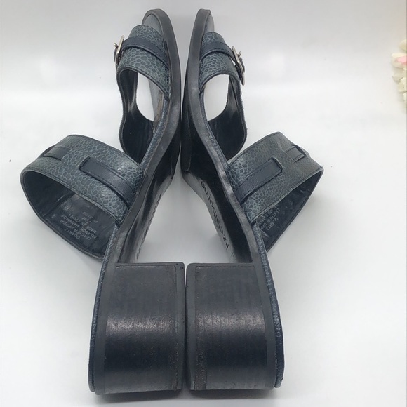 Liz Claiborne pebble leather “Quartz” sandals - Picture 14 of 15
